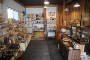 Noriko Uchimuro / Owner of a natural food store “Tsubaki Shoten”（Camellia Grocery）